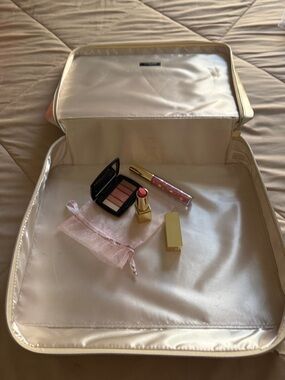 Lancôme Gold & Satin Cream Cosmetic Travel Case+Pink lipstick &gloss+eye shadow